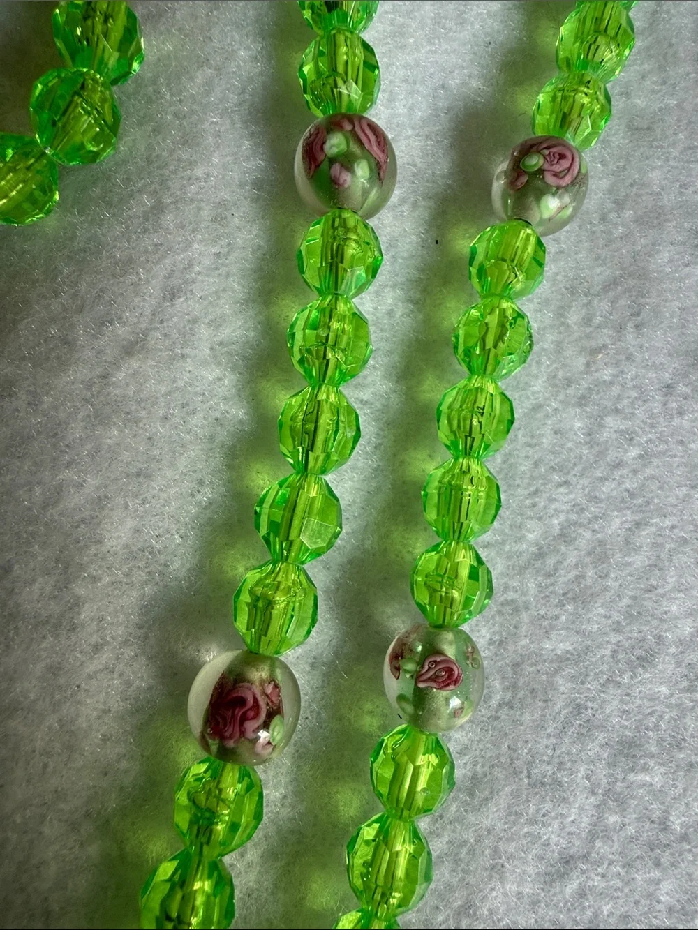 Green Beaded Necklace and Bracelet Set with Floral Accents